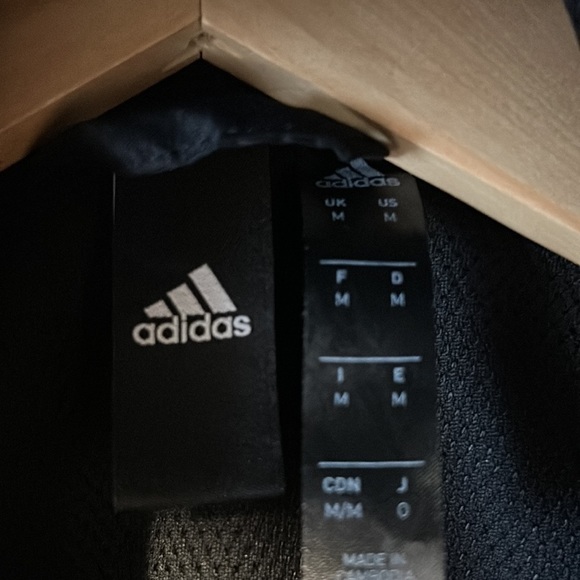 Adidas wind breaker running jacket - Picture 3 of 14